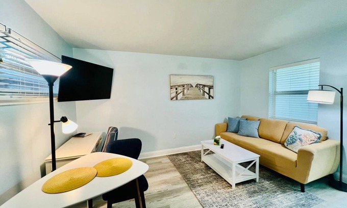 Lake Worth Apartment | The Blue Tortuga 3 - 1 BR apartment