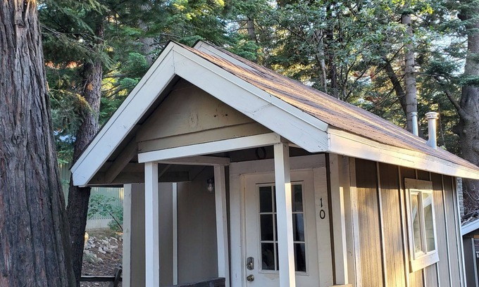 Twin Peaks Cabin | The Bluebird Cabin at The Twin Peaks Lodge