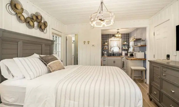 Linden House | The Boathouse w/all-season hot tub