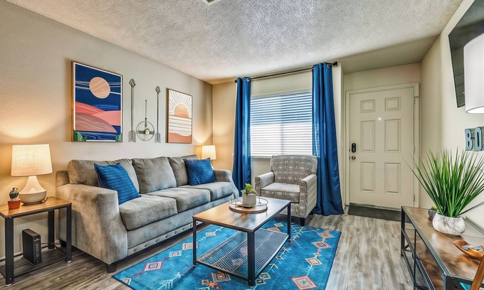 Norman Apartment | The Boomer | Oasis Pool | Gym | Dog Friendly | OU!