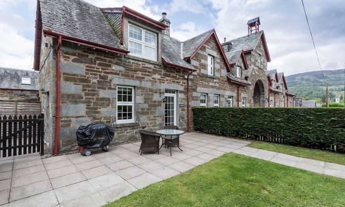 Kenmore Cottage | The Bothy - sleeps 2 guests in 1 bedroom