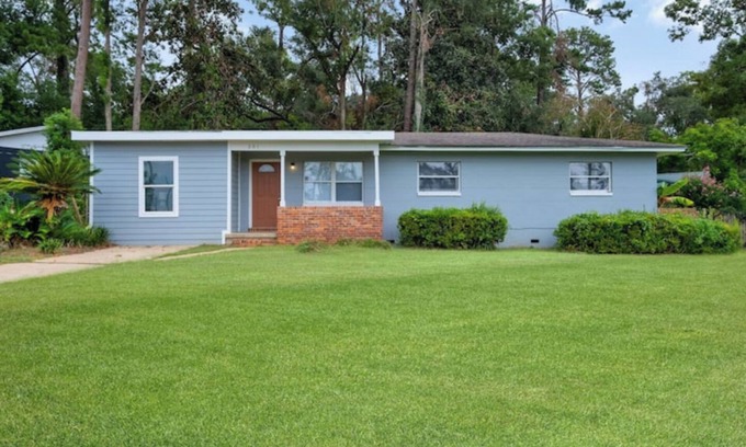Chapel Ridge House | The Bowden - Renovated 4-Bedroom