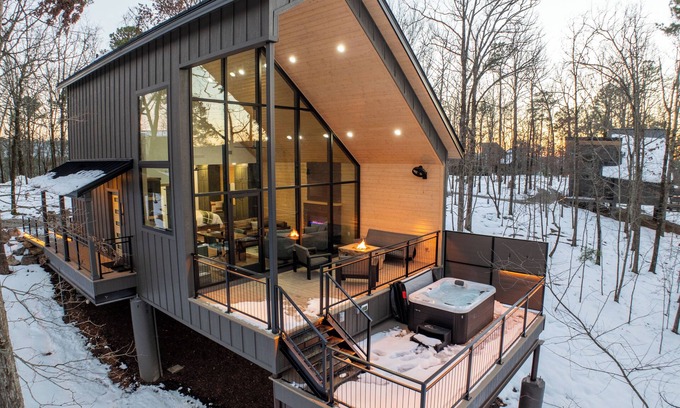 Hot Springs Cabin | The Bramble Treehouse, Hot Tub, Sleeps 2