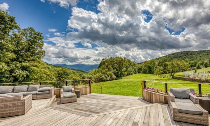 Williamstown House | The Brookman: Renovated 6000 SF Estate On 40 Acres