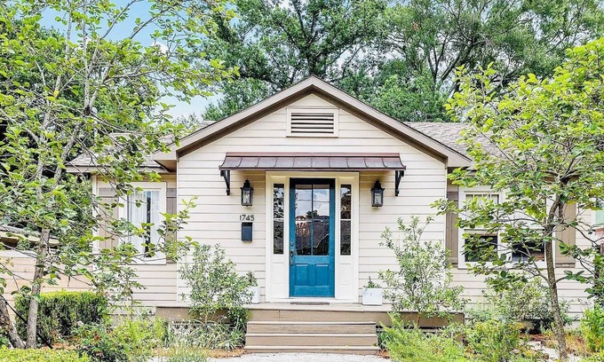 Mid City South House | The Bungaleaux - Charmer Very Close to LSU, ON St. Paddy's Day Parade Route!
