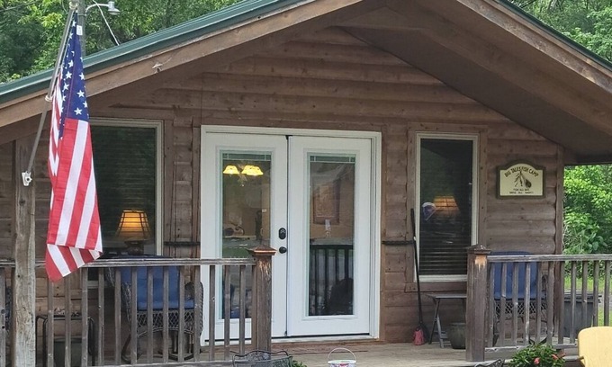 Heber Springs Cabin | The Bunkhouse at Lobo Landing Resort Located on the Little Red River!