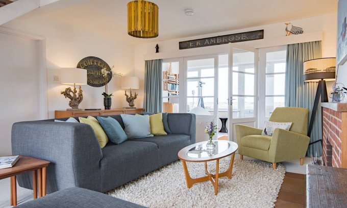 Lydd-on-Sea Apartment | The Buoys - a holiday let that sleeps 6 guests in 3 bedrooms