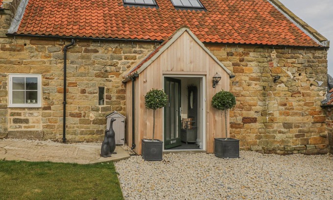 Briggswath House | THE BYRE, pet friendly, luxury holiday cottage in Whitby
