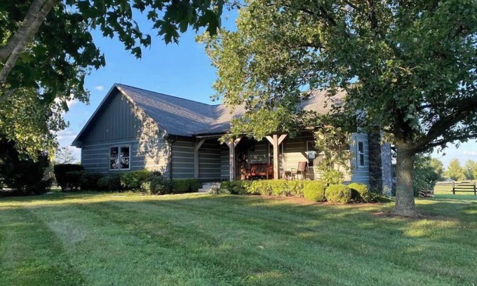 Paris Cabin | The Cabin at Denali Stud