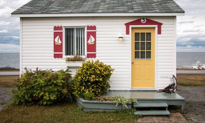 Pointe-au-Pere Ski Chalet | The Cabines du Phare are located in Rimouski by the sea. They are composed of te