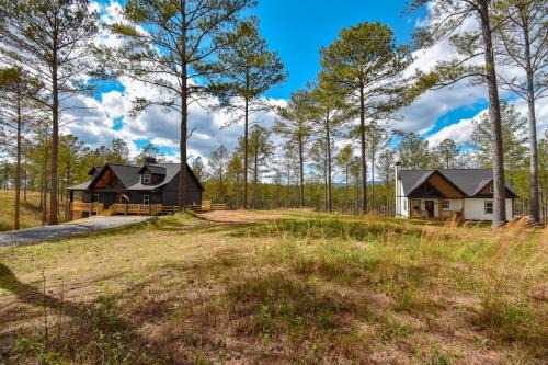 Ellijay House | The Cabins at Mountain Peak Retreat with Game Rooms