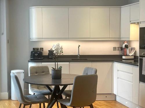 Belgravia Apartment | The Cadogan Suite by Harrods