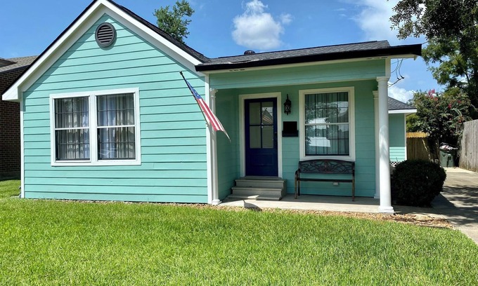 Lake Charles Cottage | The Cajun Cottage - Downtown Cottage