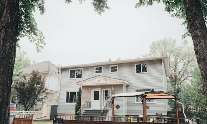 Northwest Edmonton House | The Calder House