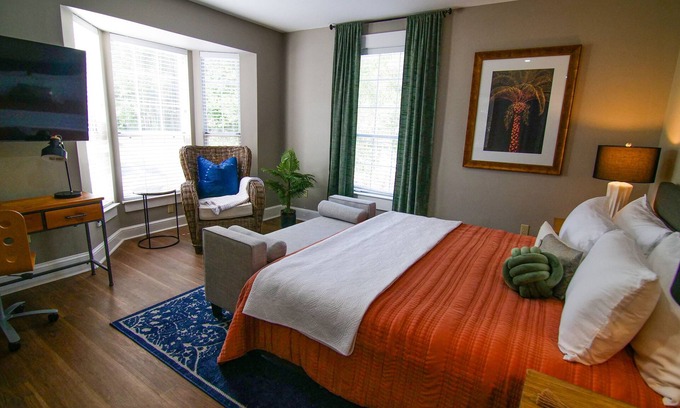 Tallahassee Apartment | The Capitol Inn - Naples Room - King bed
