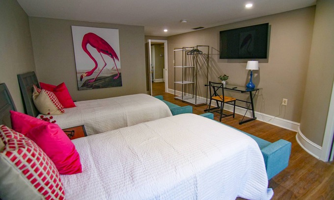 Tallahassee Apartment | The Capitol Inn - Orlando Room - 2 Twin beds