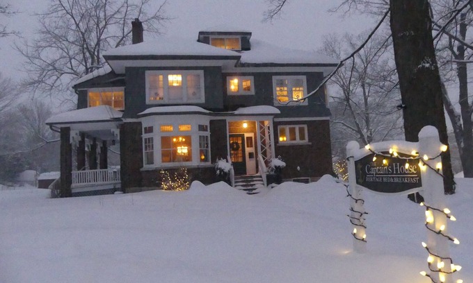 Midland Bed & Breakfast | The Captain's House bed & breakfast