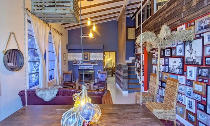 Poinsettia Heights House | The Captain's Quarters