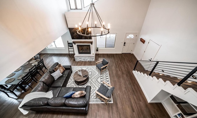 Flagstaff House | The Captivating Luxury Home in the Pines w/AC