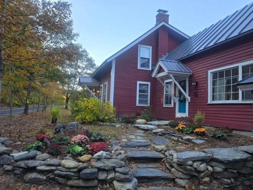 Williamsville House | The Cardinal Lodge- A Riverside Retreat