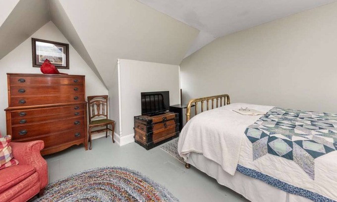 Maysville Apartment | THE CARDINAL'S NEST -