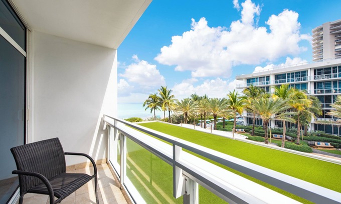 North Beach Condo | The Carillon Hotel One Bedroom with Balcony
