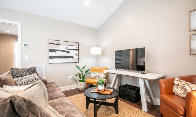 Oxford Apartment | The Carr, Chic 1BR Studio by Velvet Ditch Villas