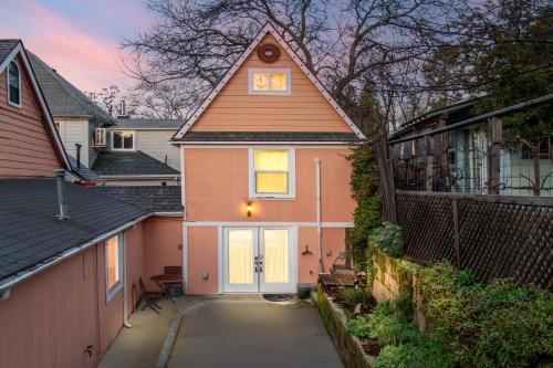 Grass Valley House | The Carriage House Chic Treetop Loft and Hot Tub