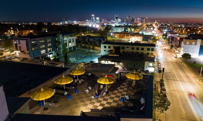 Historic Edgefield Apartment | The Carter 403 by Avantstay Mins to Downtown