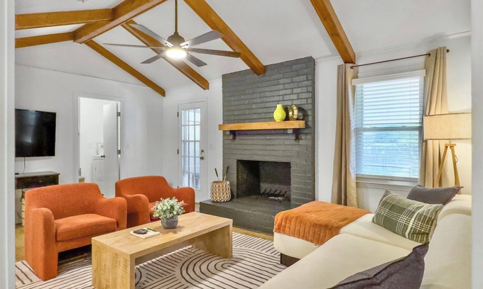 Lincolnville House | The Caspian: family friendly haven with private pool perfect for large groups