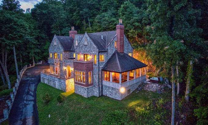 Banner Elk House | The Castle at Valle Crucis