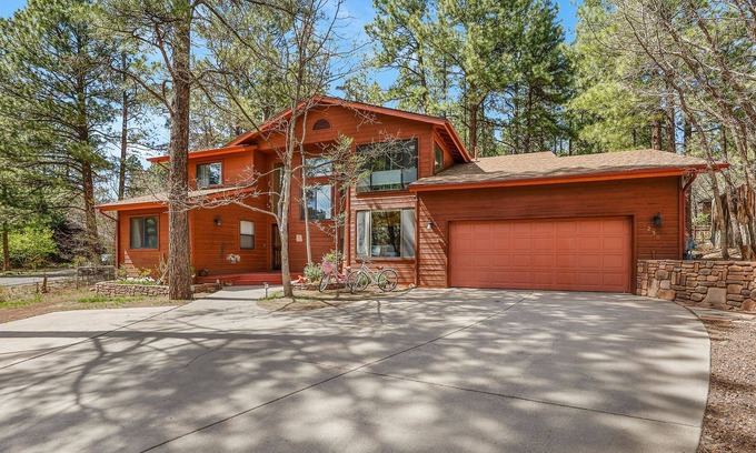 Swiss Manor House | The Cedar House - Flagstaff