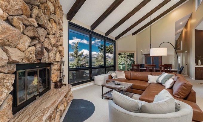 Windcliff Estates House | The Cedars Vacation Home at Windcliff by RedAwning
