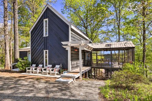 Eatonton House | The Chalet on Sinclair with Private Dock and Kayaks!