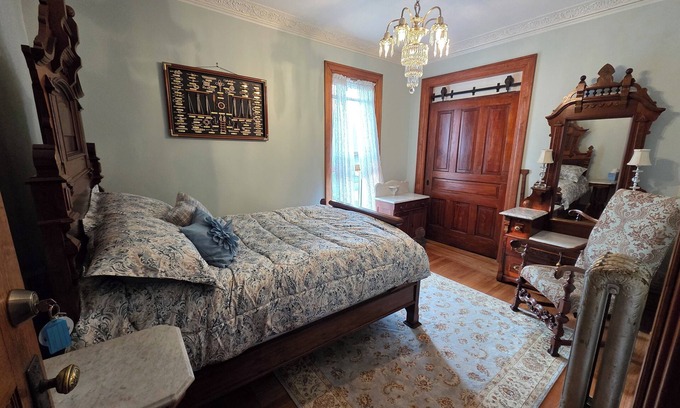 Manistee Bed & Breakfast | The Chandelier Bed & Breakfast "Maritime Room"