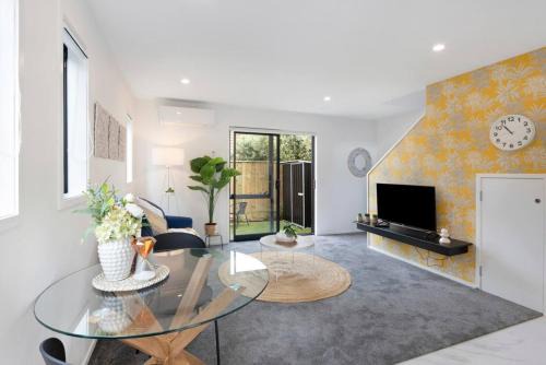 Lower Hutt House | The Charming Getaway 1BR Home