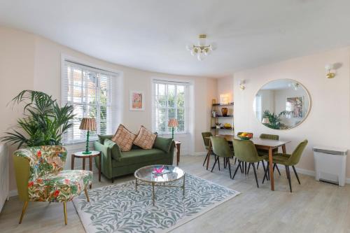 Kemptown Apartment | The Chic Coastal Retreat - 3BD