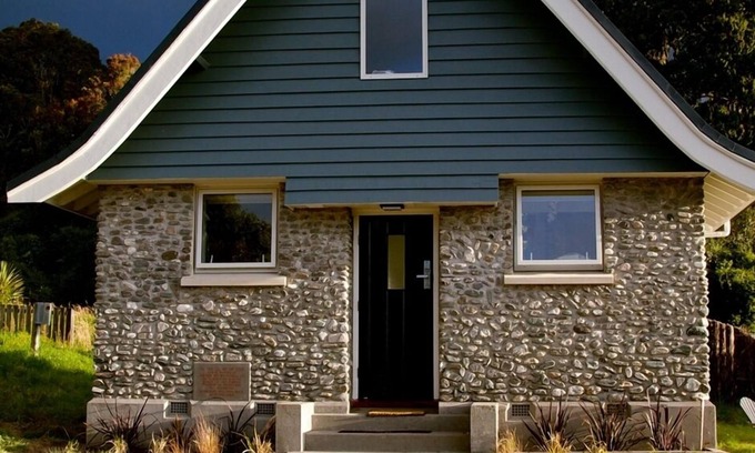 Fox Glacier House | The Church at FOX-Luxury Accommodation Fox Glacier