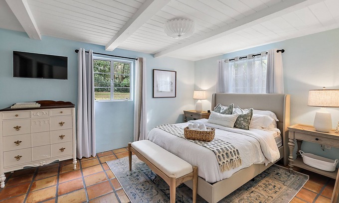 Mount Dora House | “The Clara” 4min drive to DT Mt Dora! Fenced in home on huge lot!