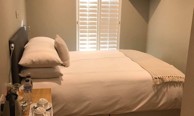 Bognor Regis Bed & Breakfast | The Claremont Inn