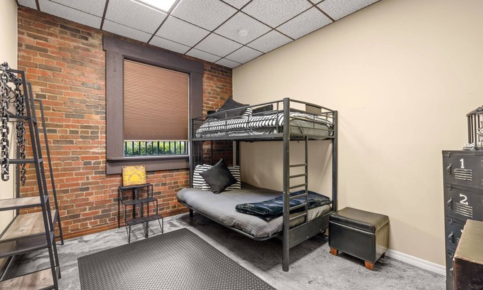 Dade City House | The Clink at The Locke Inn - Stay in Dade City's historic former jailhouse!