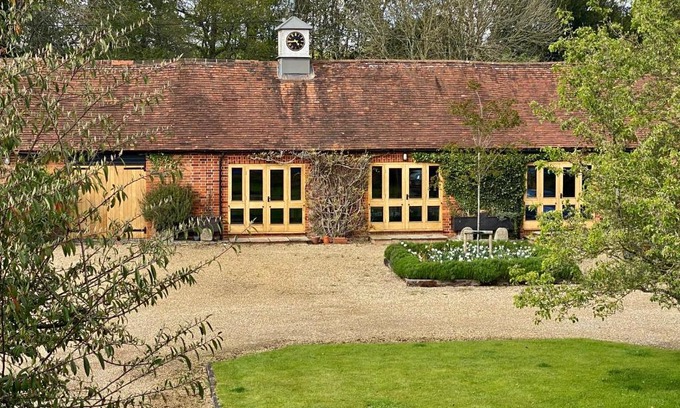 Henley-on-Thames Apartment | The Clock Tower & Dairy - Two x 2 Bed Barns with Indoor Pool