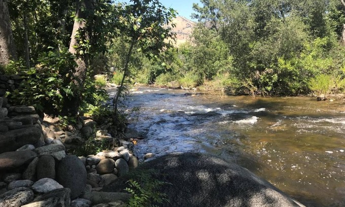 Three Rivers House | "The Clouds River Villa " - Water front paradise 7 miles from Sequoias Gate