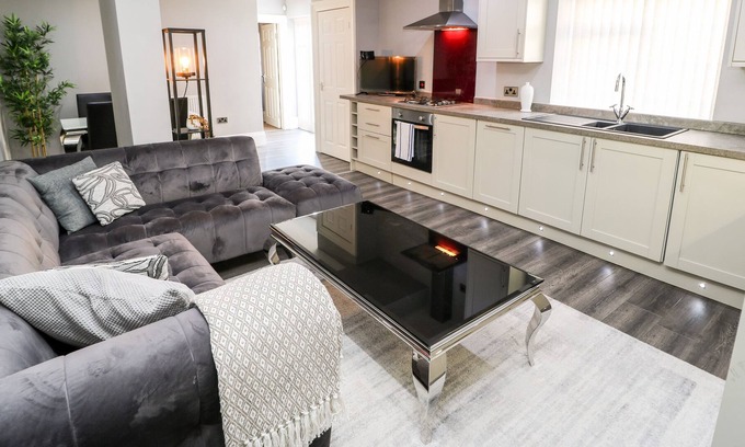 Wakefield House | THE COACH HOUSE, 4, ST JOHN'S NORTH APARTMENTS in Wakefield