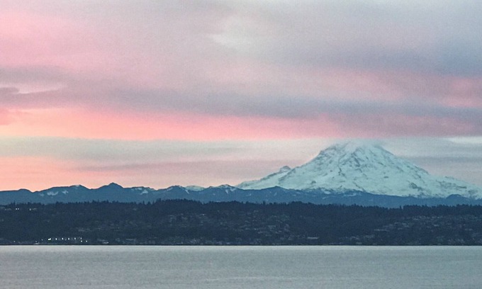 Vashon Island House | The Coach House at Wildwood (Pet Friendly)