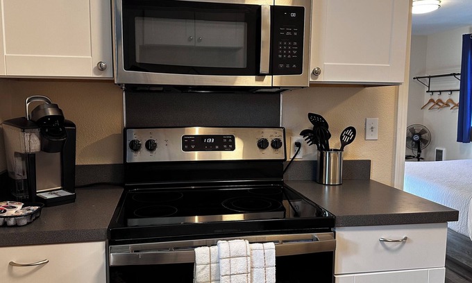 Long Beach Hotel | The Coastal Inn and Suites