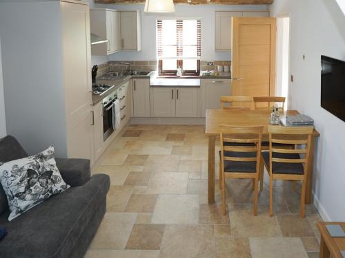 Shaldon House | The Cob Barn - Ukc1852