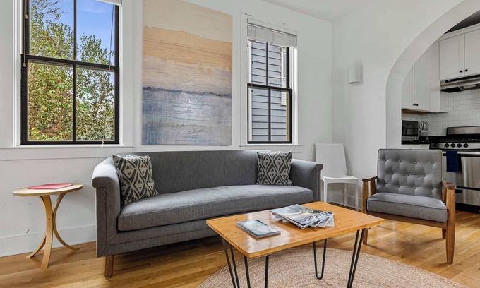 Cannonborough Elliotborough House | The Cobalt | 3bd Steps from King St!