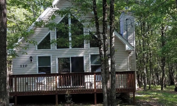 Albrightsville House | The Comfy Chalet in the gorgeous Poconos