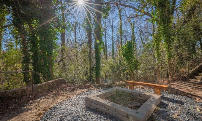 Athens House | The Complex on Bobbin Mills